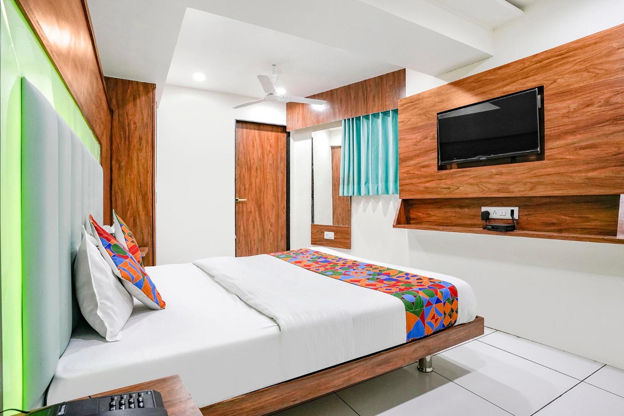 Hotel Fabexpress Royal Bird Ahmedabad Exterior foto