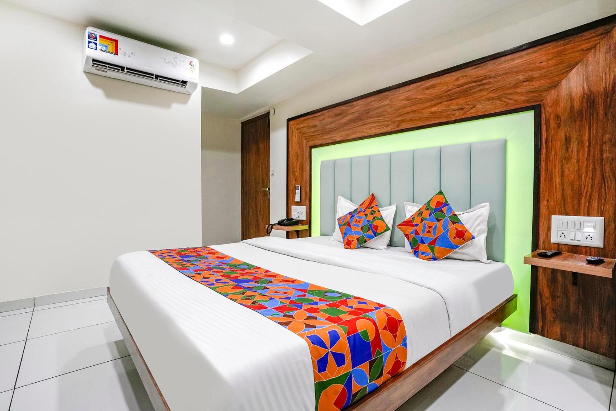 Hotel Fabexpress Royal Bird Ahmedabad Exterior foto